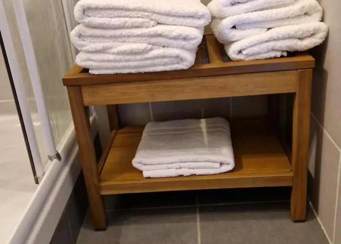 Climatise Et Loggia Au Calme Avec Linge Et Parking Inclus アパート アグド