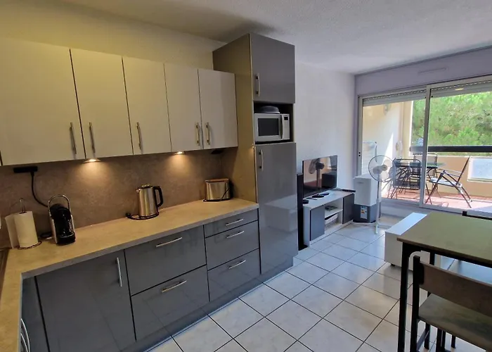 Climatise Et Loggia Au Calme Avec Linge Et Parking Inclus アパート *