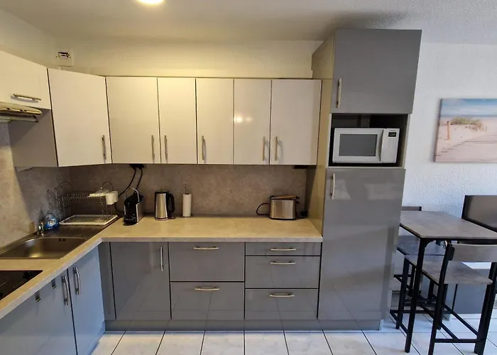 Climatise Et Loggia Au Calme Avec Linge Et Parking Inclus *